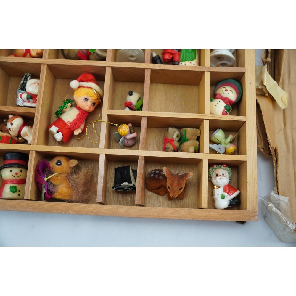 Vintage Enesco Wooden Advent Shadow Box With Mini Christmas Figurines - Picture 4 of 15